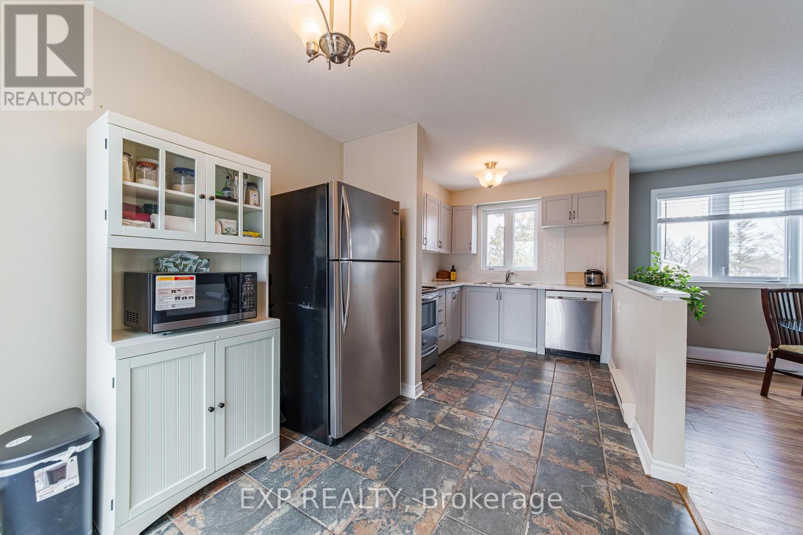 10 Castlegreen Private, Ottawa, Ontario  K1T 3N2 - Photo 6 - X13224508