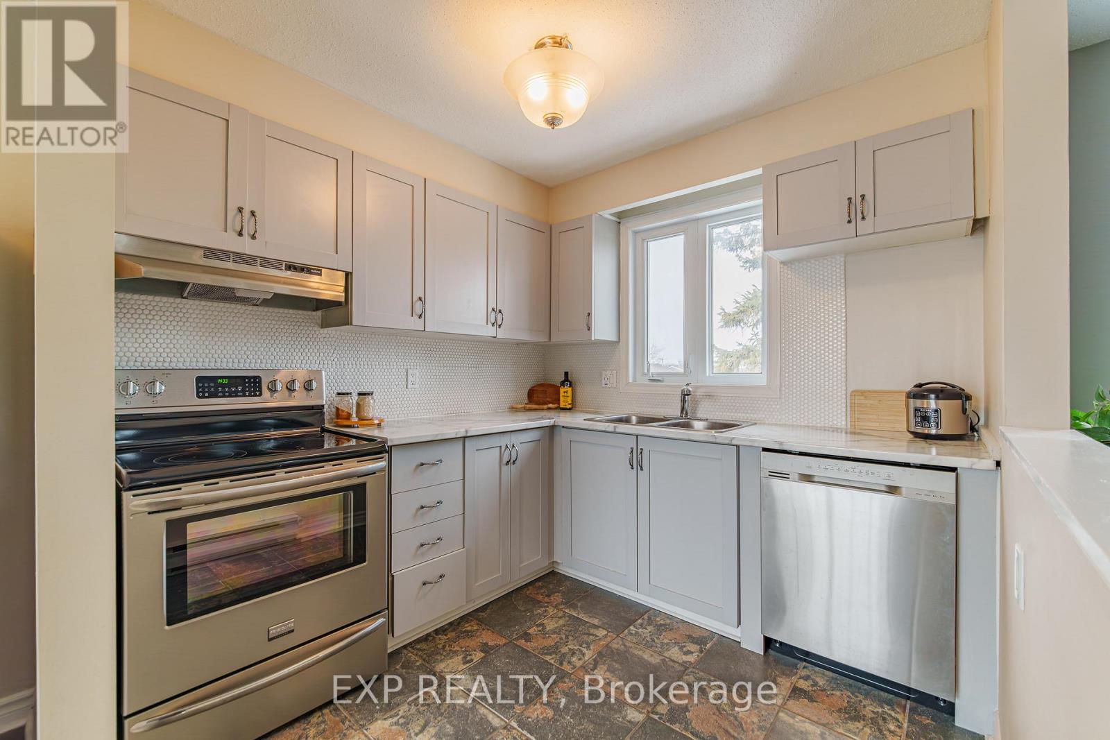 10 Castlegreen Private, Ottawa, Ontario  K1T 3N2 - Photo 7 - X13224508
