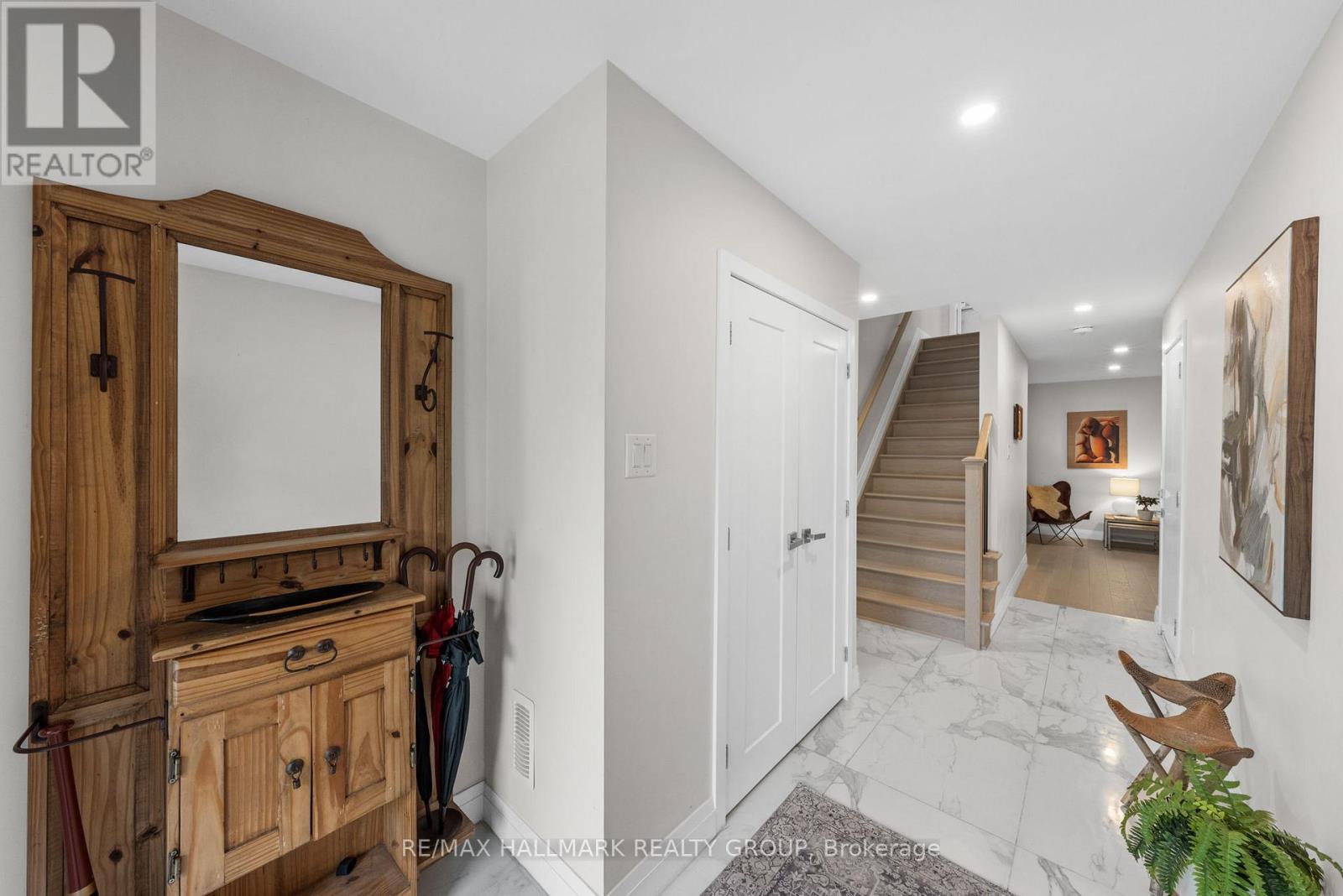 43 Bachman Terrace, Ottawa, Ontario  K2L 1W2 - Photo 3 - X13226232