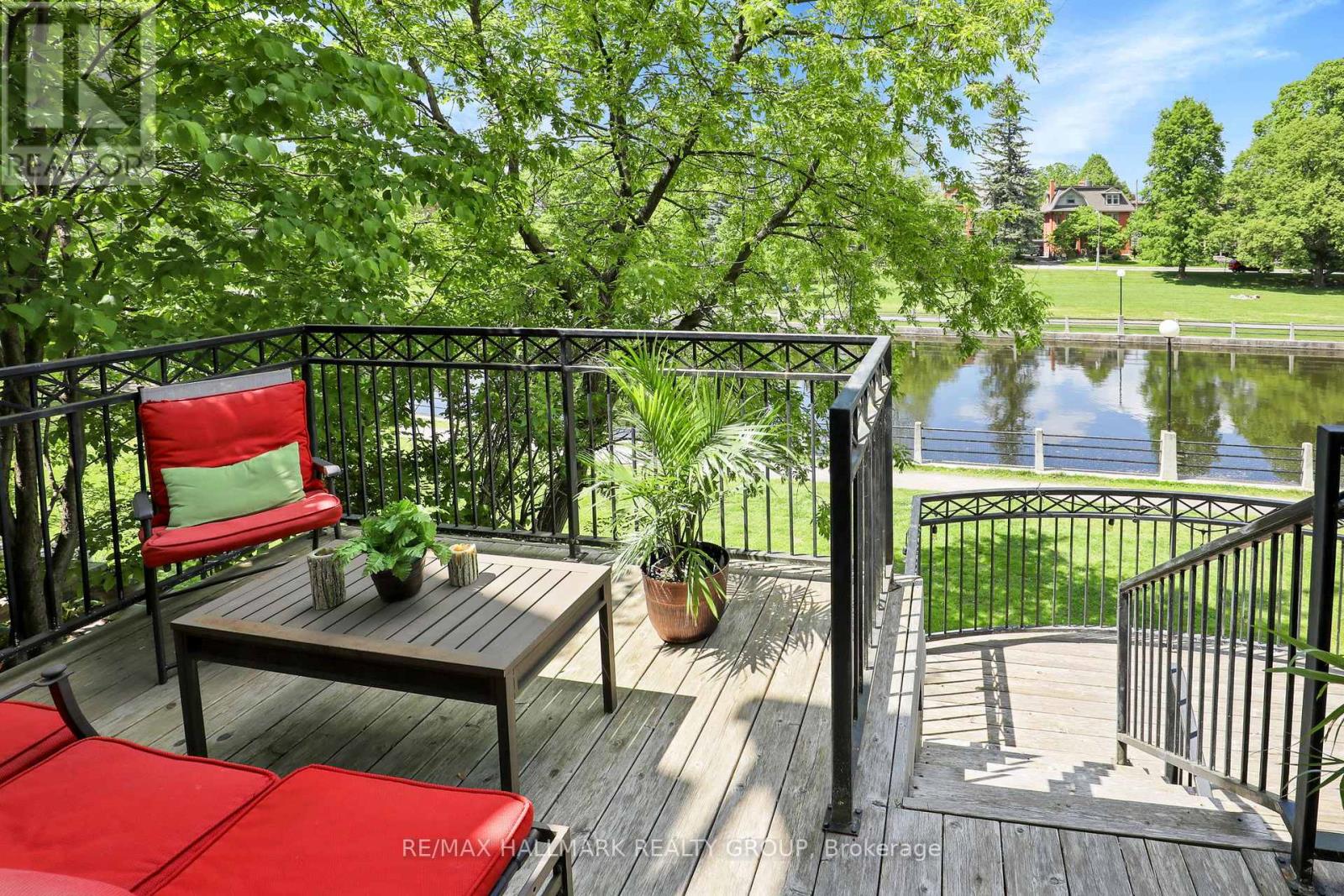 49b First Avenue, Ottawa, Ontario  K1S 2G1 - Photo 1 - X13227152