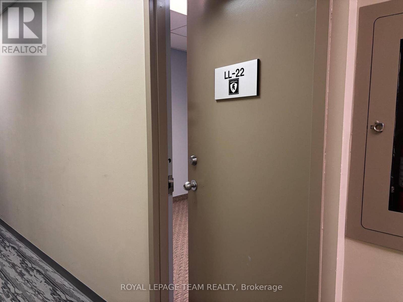 Ll22 - 1701 Woodward Drive, Ottawa, Ontario  K2C 0R4 - Photo 2 - X13227432