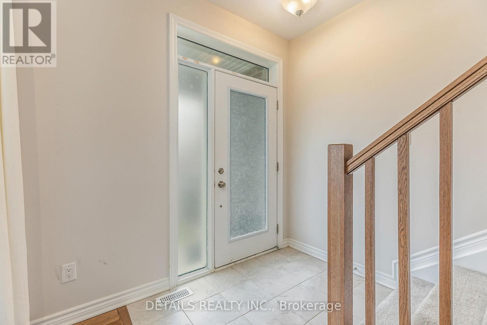 708 Vennecy Terrace, Ottawa, Ontario  K1W 0N5 - Photo 3 - X13228000