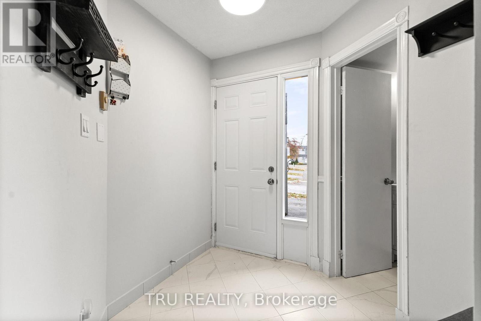 37 - 24 Compata Way, Ottawa, Ontario  K1B 4W9 - Photo 3 - X13228104