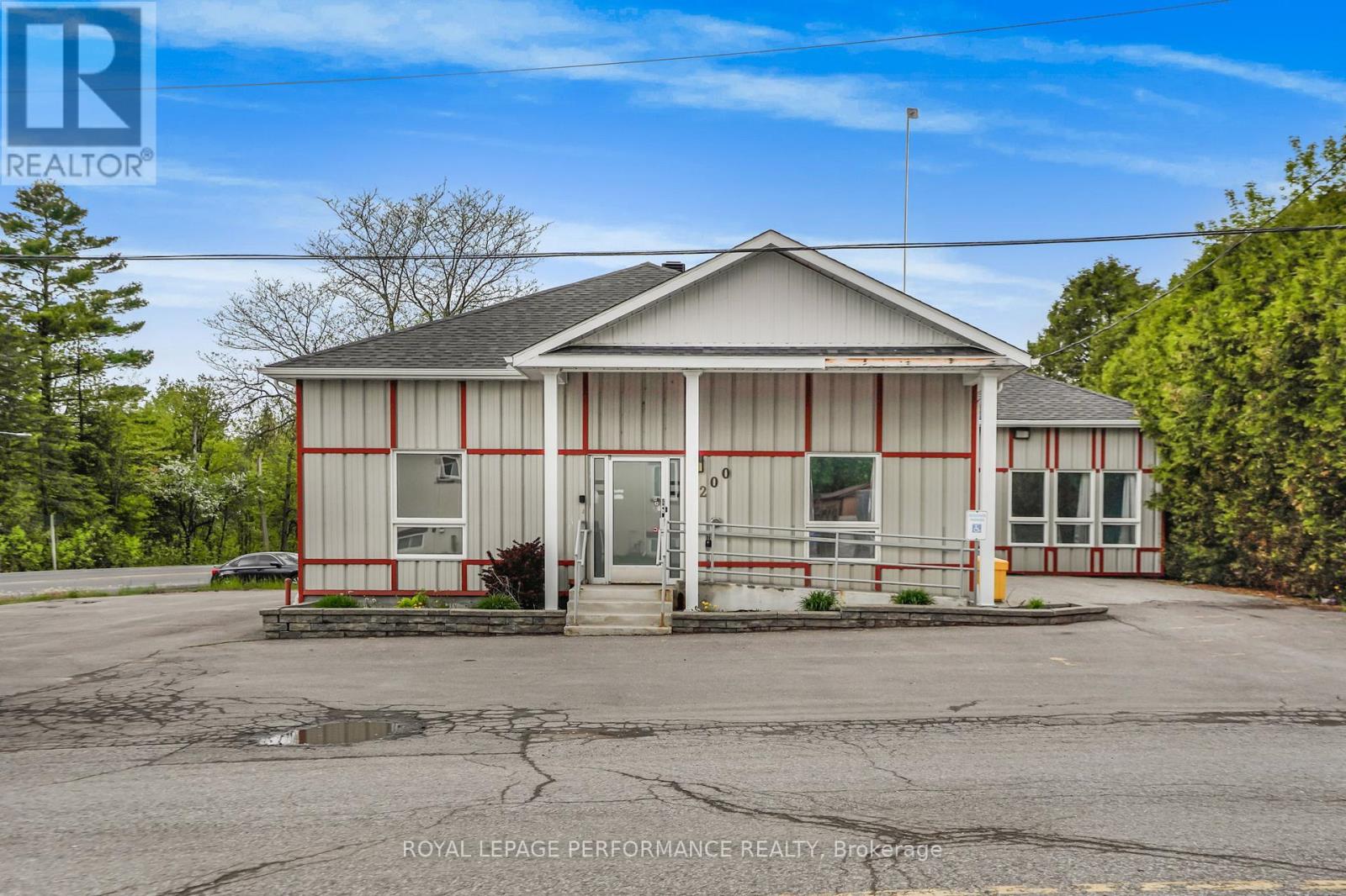 200 Du Comte Street, Alfred And Plantagenet, Ontario  K0B 1L0 - Photo 3 - X13228676