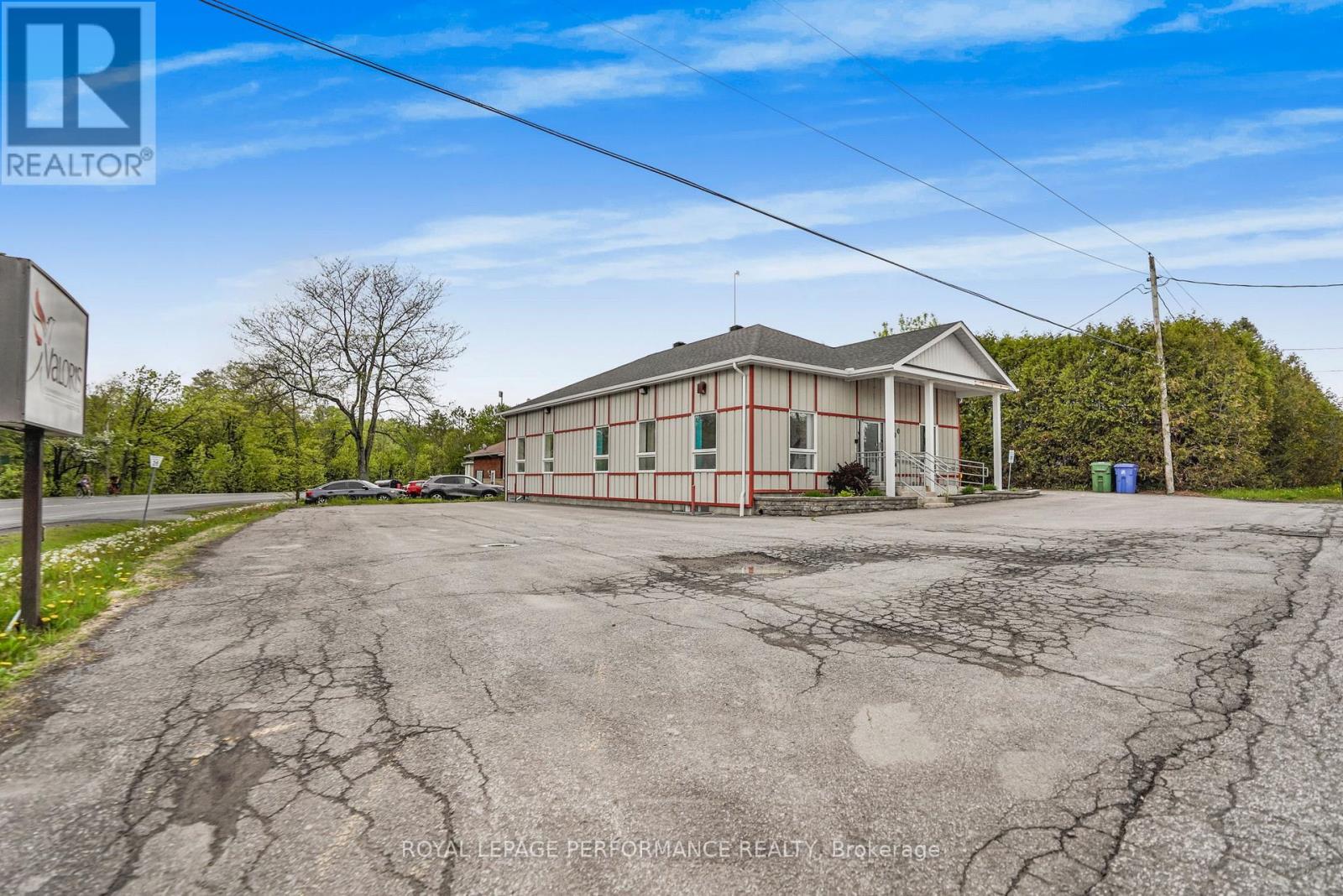 200 Du Comte Street, Alfred And Plantagenet, Ontario  K0B 1L0 - Photo 4 - X13228676