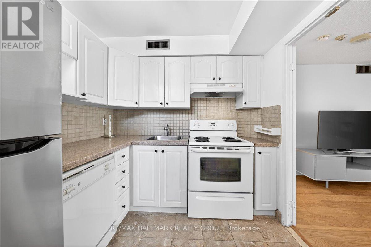 1506 - 55 Centre Avenue, Toronto, Ontario  M5G 2H5 - Photo 10 - C13228842