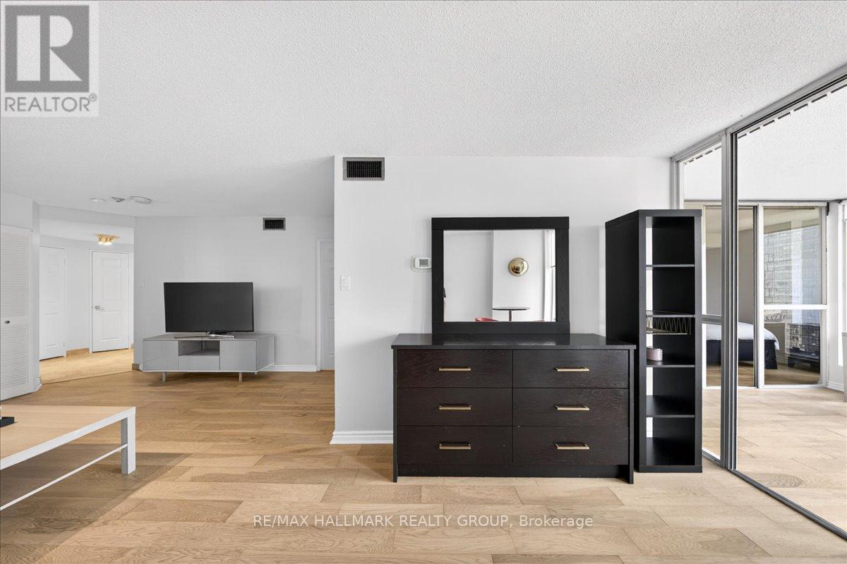 1506 - 55 Centre Avenue, Toronto, Ontario  M5G 2H5 - Photo 15 - C13228842