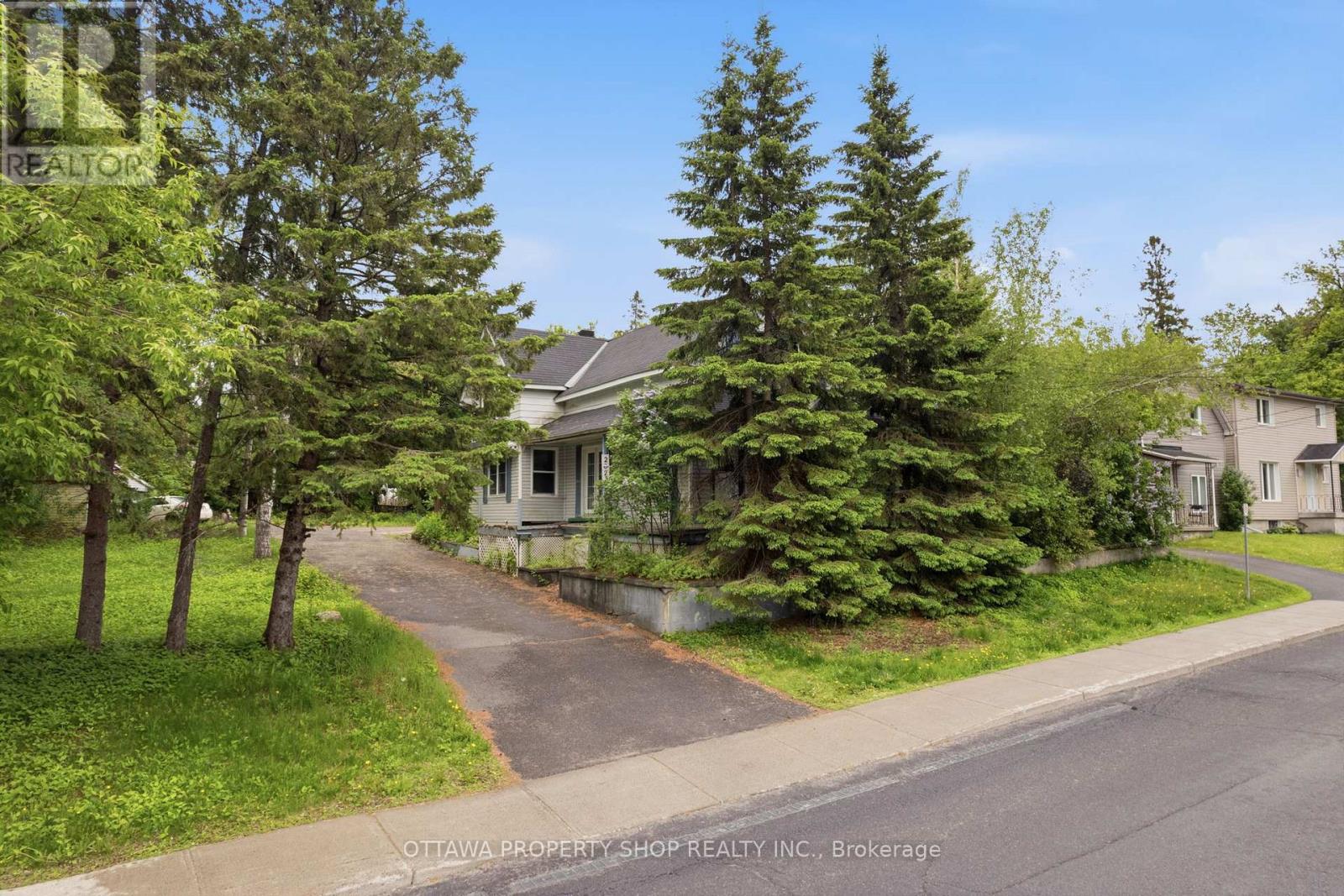2025 Albert Street, Clarence-Rockland, Ontario  K4K 1K4 - Photo 1 - X13228888