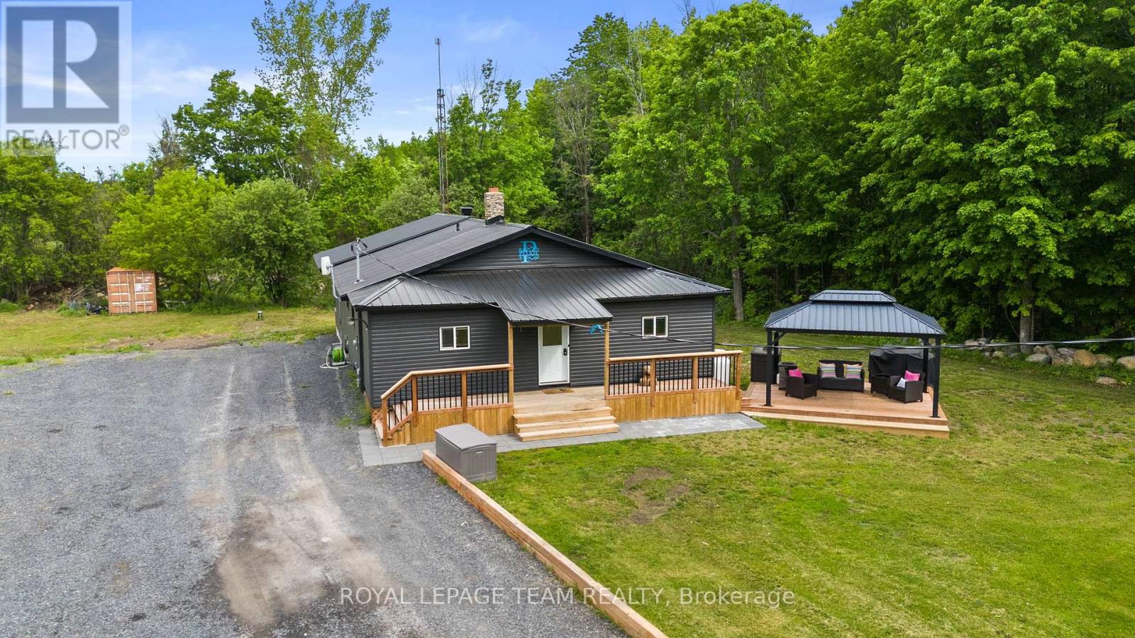 16509 Cedarvale Road, North Stormont, Ontario  K0C 1Y0 - Photo 1 - X13228972