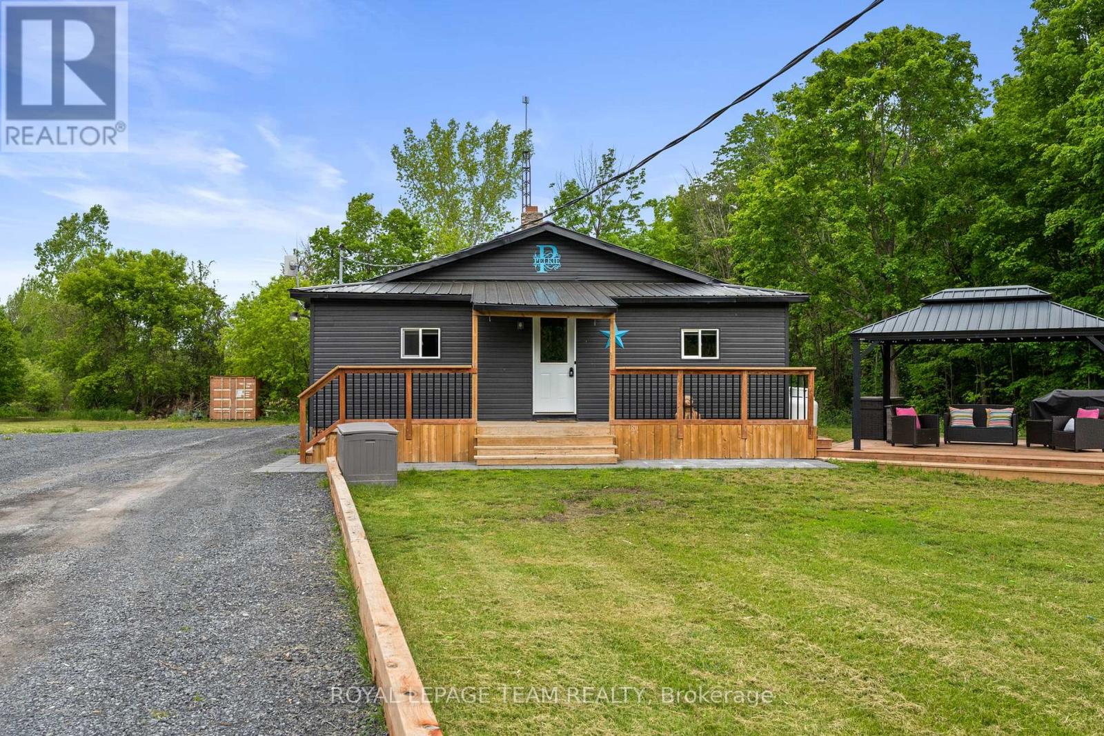 16509 Cedarvale Road, North Stormont, Ontario  K0C 1Y0 - Photo 2 - X13228972