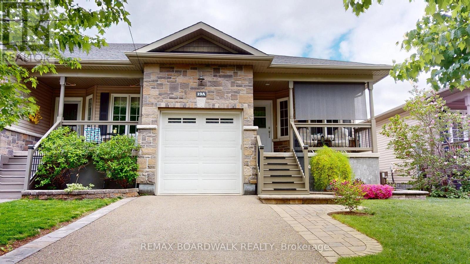 19a Centre Street, Brockville, Ontario  K6V 5S6 - Photo 1 - X13228976