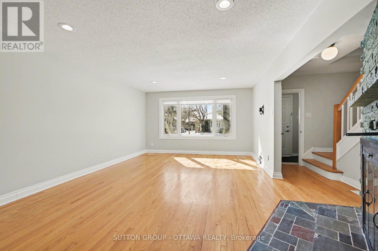 1071 Aldea Avenue, Ottawa, Ontario  K1H 8B8 - Photo 4 - X13229100