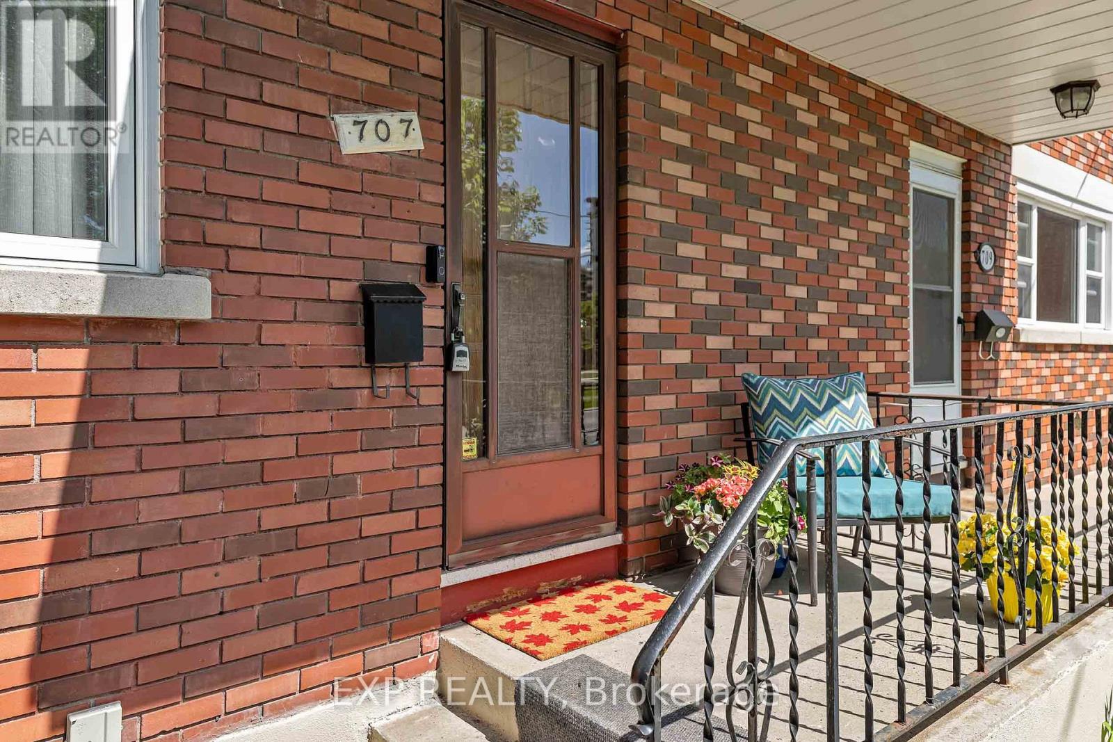 707 Roosevelt Avenue, Ottawa, Ontario  K2A 2A8 - Photo 2 - X13229222