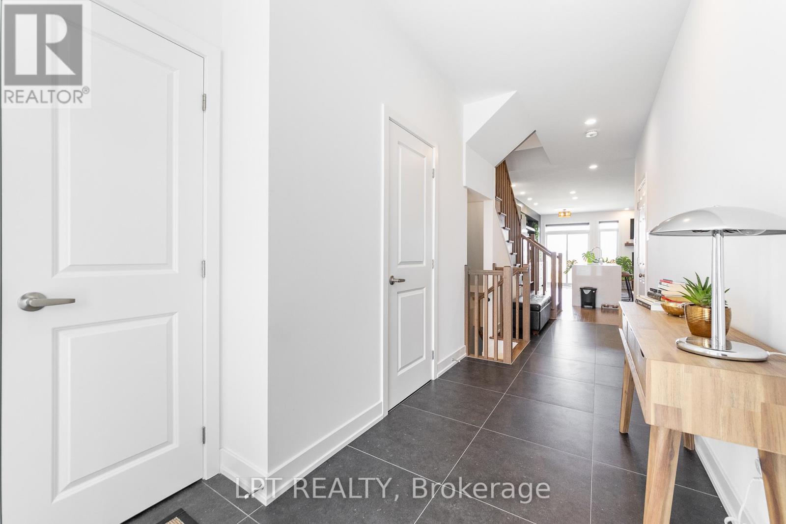 557 Tahoe Heights, Ottawa, Ontario  K1T 0X4 - Photo 5 - X13229308