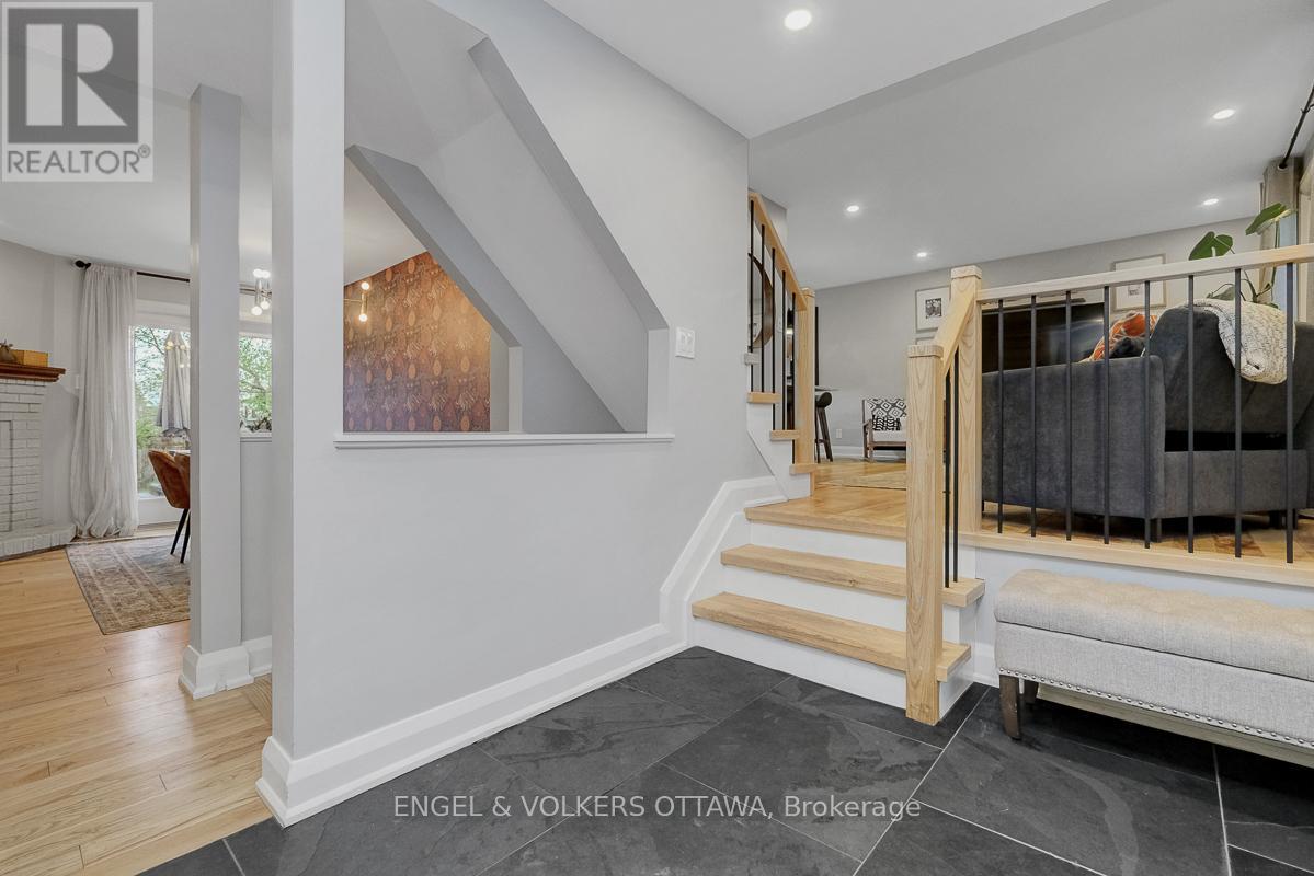 2766 Harwood Avenue, Ottawa, Ontario  K2B 8H7 - Photo 3 - X13229584
