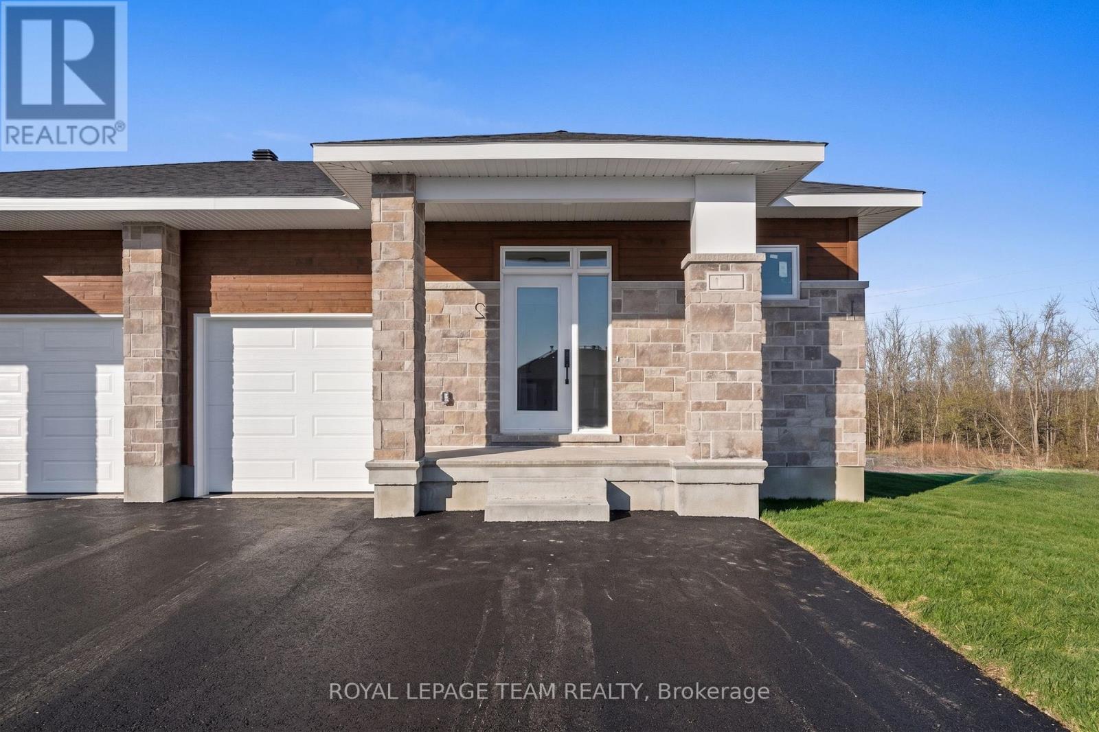 2 - 1102 Moore Street, Brockville, Ontario  K6V 0H2 - Photo 1 - X13229870