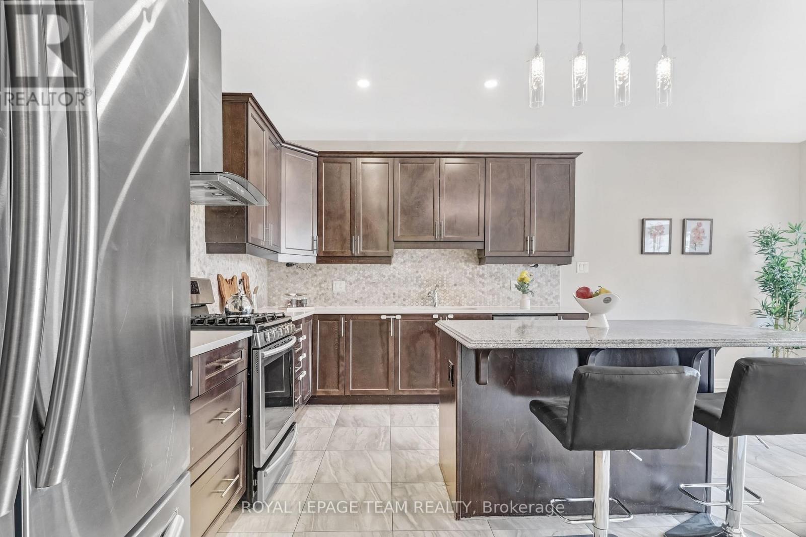 335 Soldats Riendeau Street, Ottawa, Ontario  K2J 6H4 - Photo 12 - X13230204