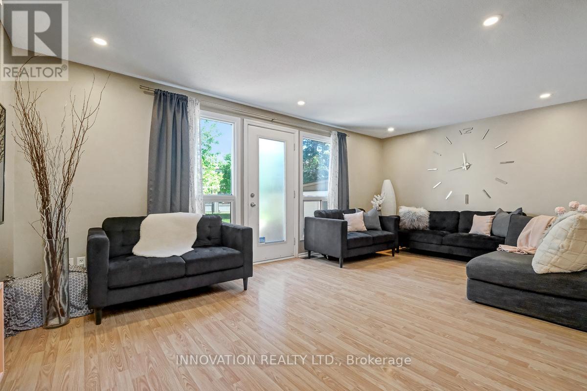 2113 Stonehenge Crescent, Ottawa, Ontario  K1B 4N7 - Photo 5 - X13230206