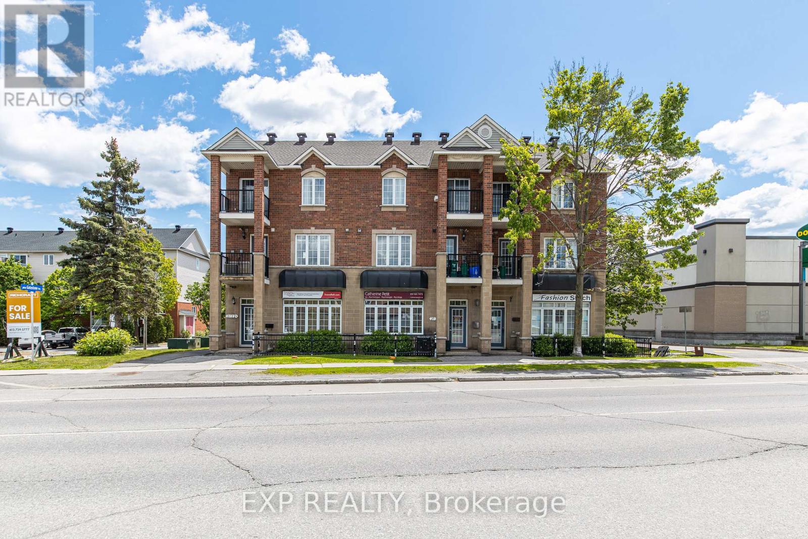 102 Gatestone Private, Ottawa, Ontario  K1J 1K5 - Photo 1 - X13230300