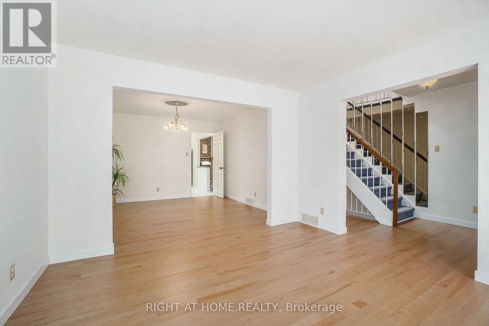 82 Nestow Drive, Ottawa, Ontario  K2G 4L8 - Photo 4 - X13230774