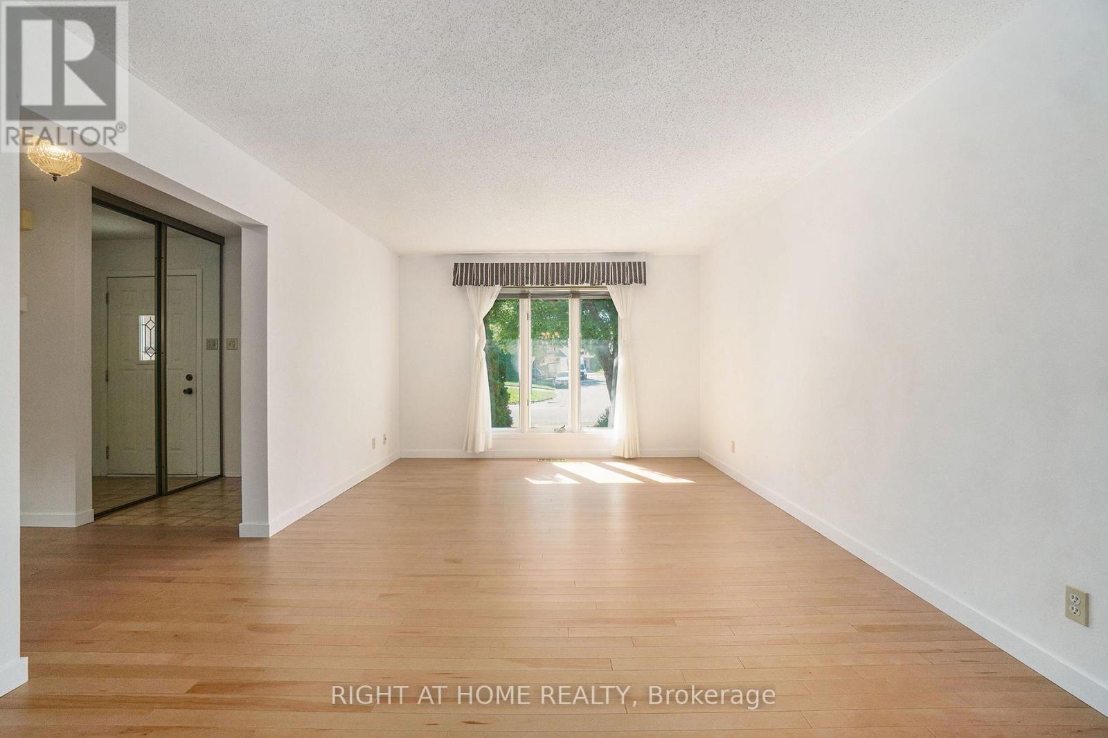82 Nestow Drive, Ottawa, Ontario  K2G 4L8 - Photo 5 - X13230774