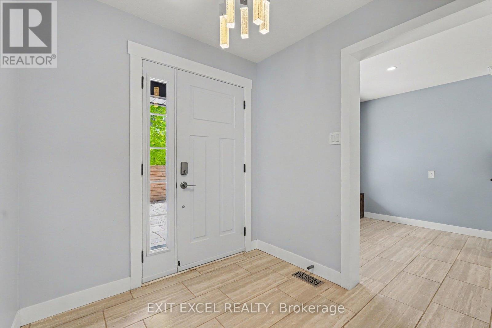 16 Lima Way, Ottawa, Ontario  K2J 3G6 - Photo 4 - X13231026