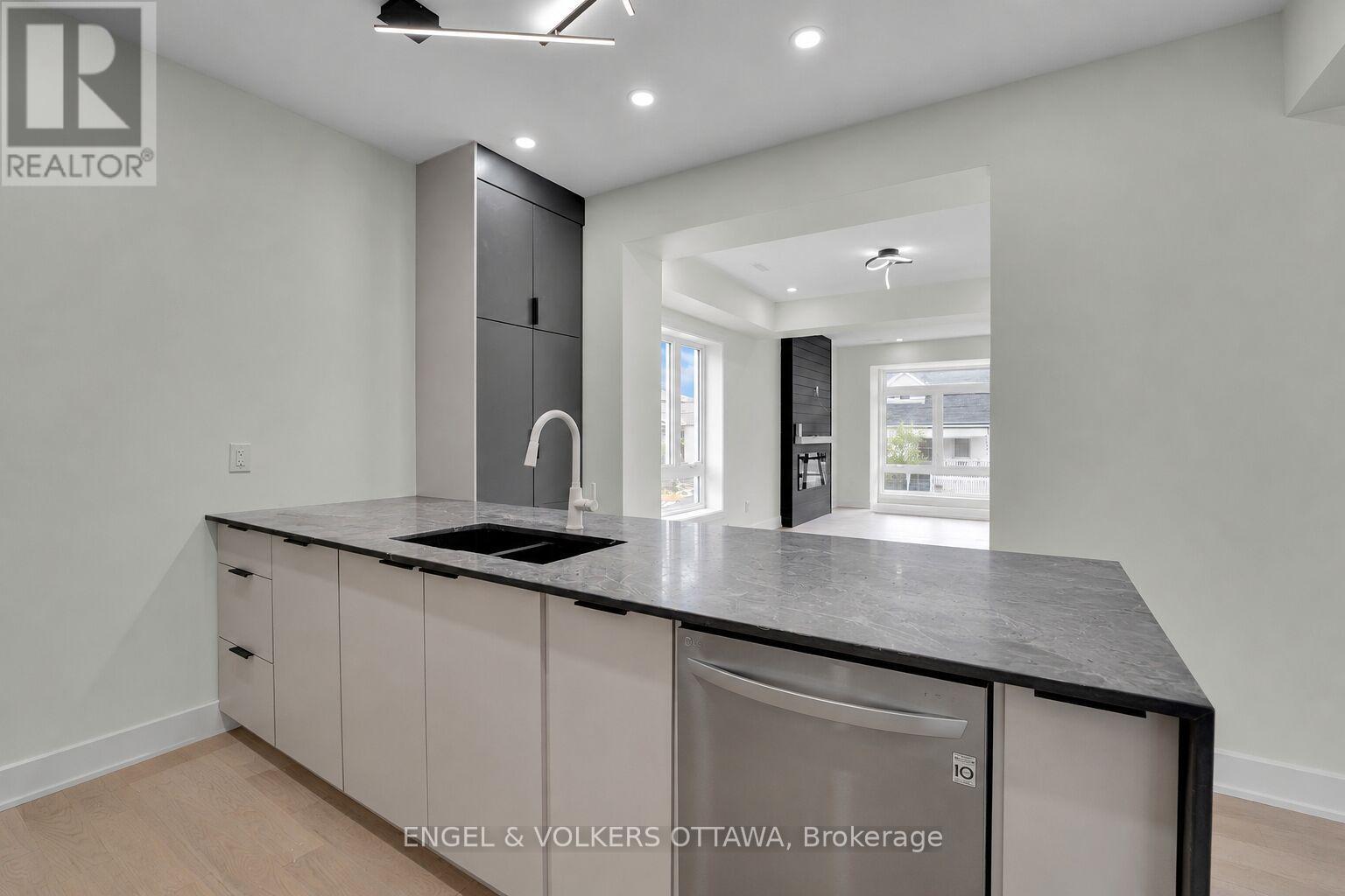A - 372 Berkley Avenue, Ottawa, Ontario  K2A 2G7 - Photo 7 - X13231038