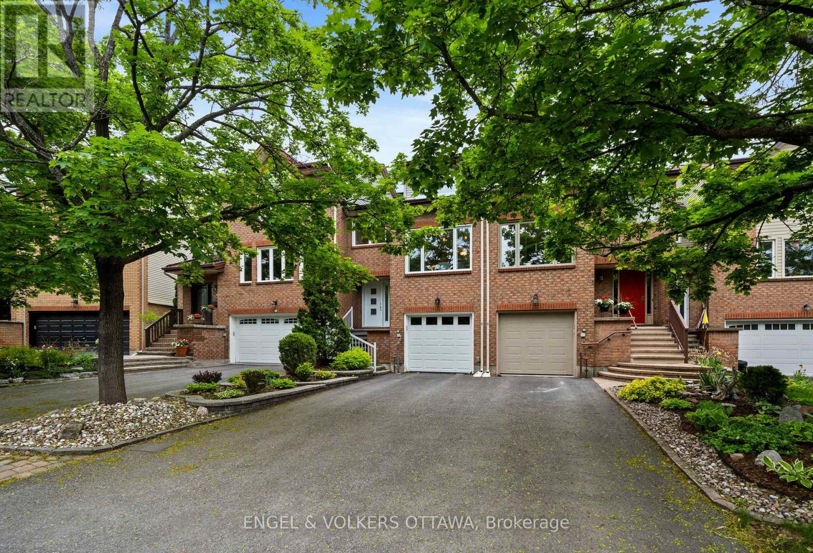 44 Dunbarton Court, Ottawa, Ontario  K1K 4L4 - Photo 1 - X13232242
