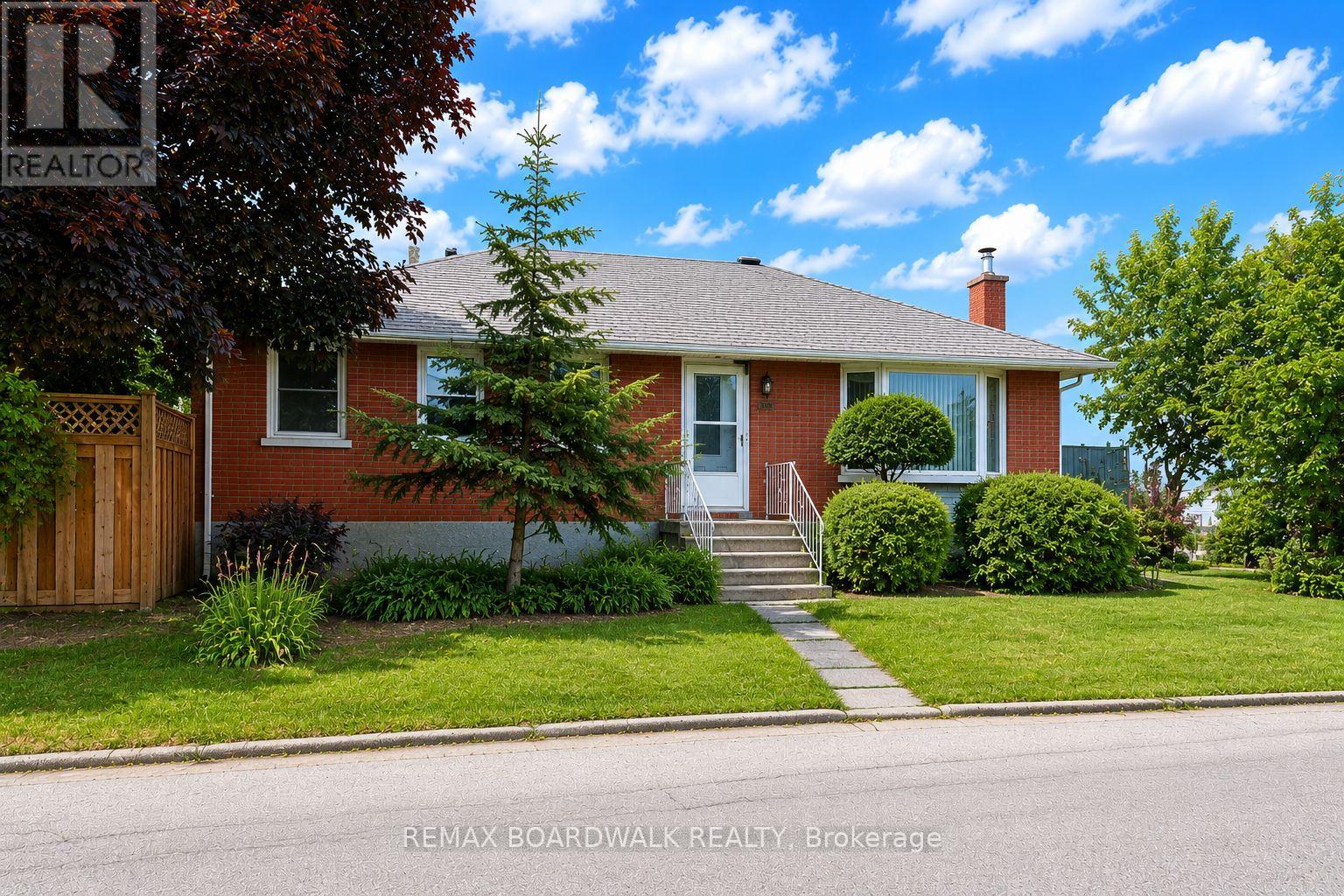 625 CLARKE AVENUE, Ottawa, Ontario