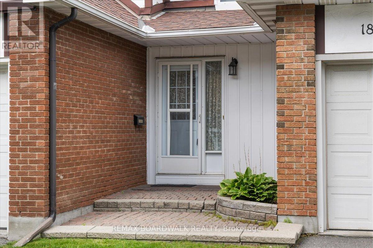 48 - 1828 Axminster Court, Ottawa, Ontario  K1C 1Z4 - Photo 2 - X13232322