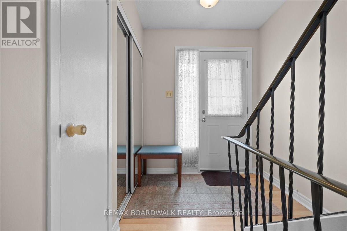 48 - 1828 Axminster Court, Ottawa, Ontario  K1C 1Z4 - Photo 3 - X13232322