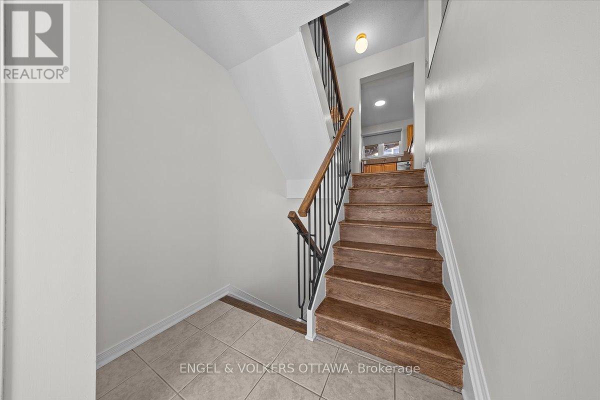 241 Monterey Drive, Ottawa, Ontario  K2H 7B1 - Photo 4 - X13232912