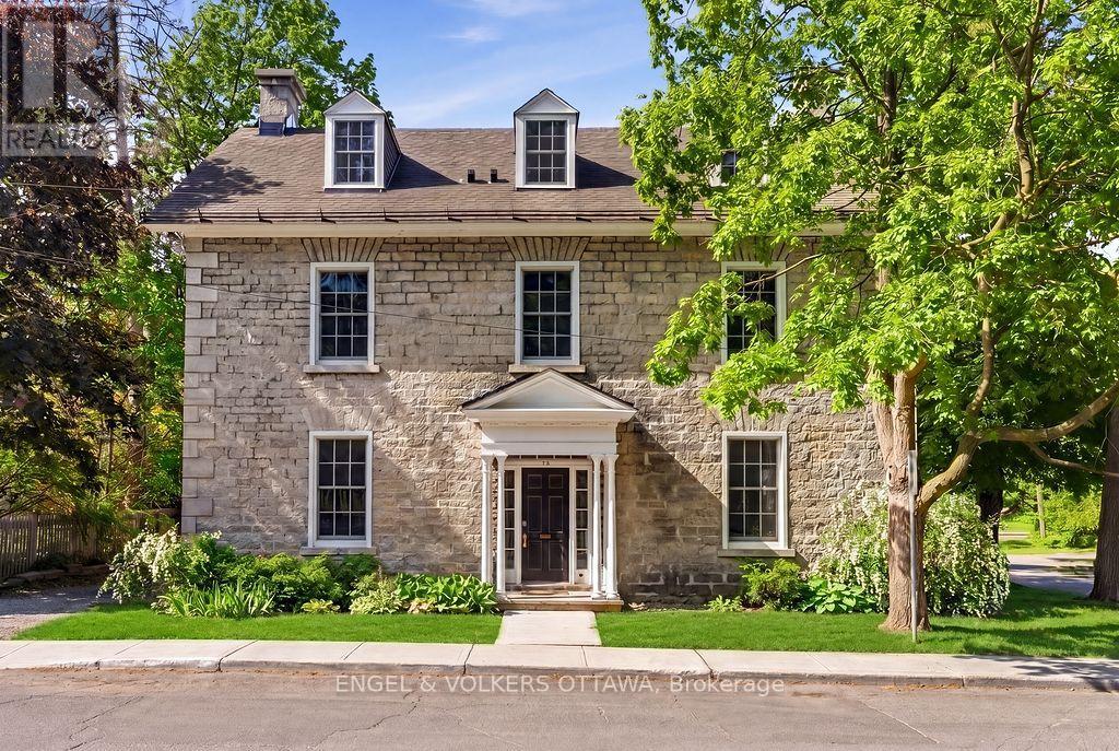 35 Mackay Street, Ottawa, Ontario  K1M 2B2 - Photo 1 - X13233980