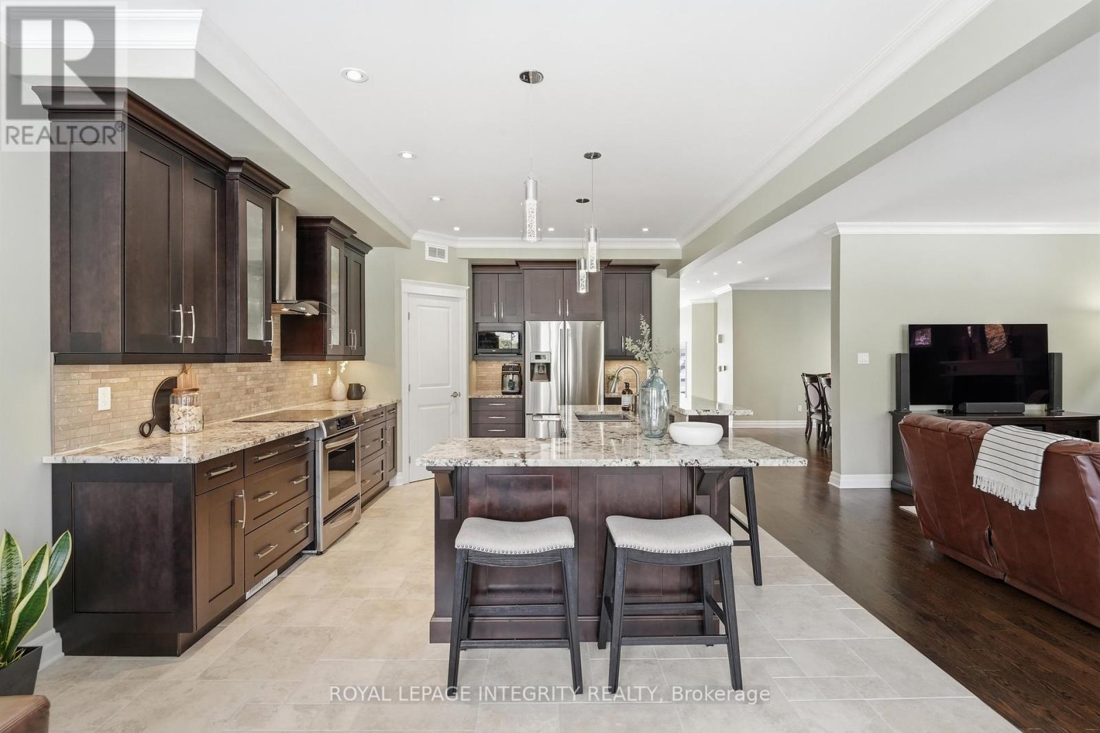 476 Ancaster Avenue, Ottawa, Ontario  K2B 5B7 - Photo 2 - X13234770