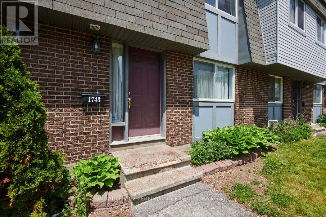 1743 Heatherington Road, Ottawa, Ontario  K1V 8T8 - Photo 4 - X13234950
