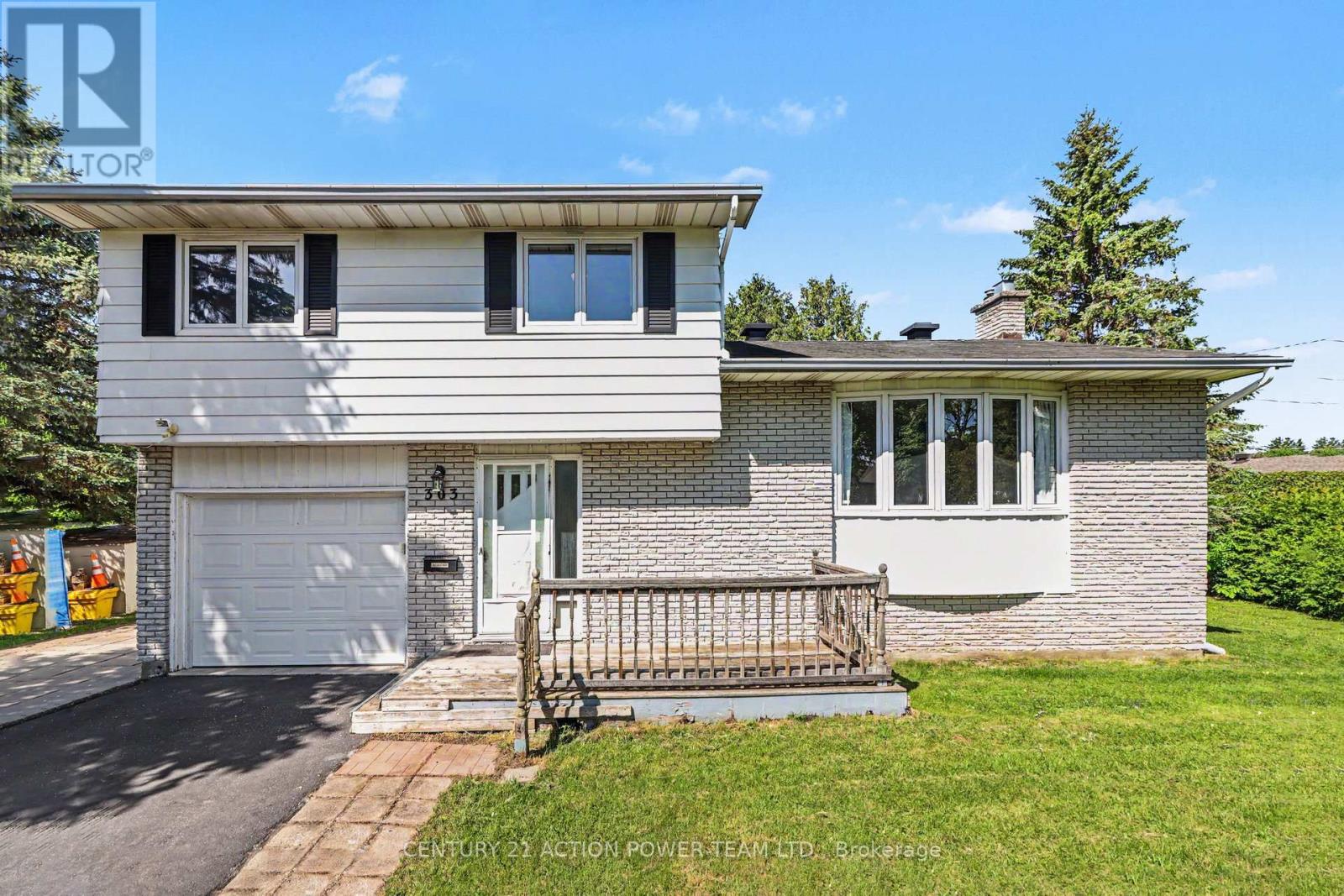 303 HOYLAKE CRESCENT, Ottawa, Ontario