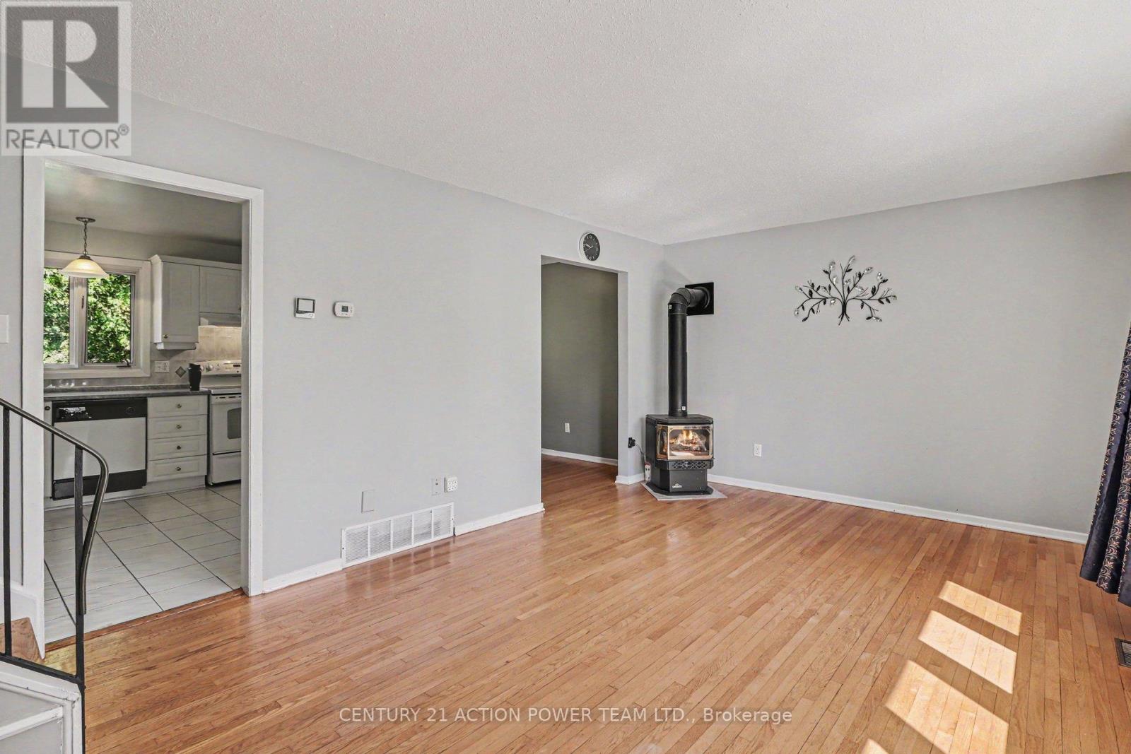 303 Hoylake Crescent, Ottawa, Ontario  K1E 1M1 - Photo 10 - X13235142