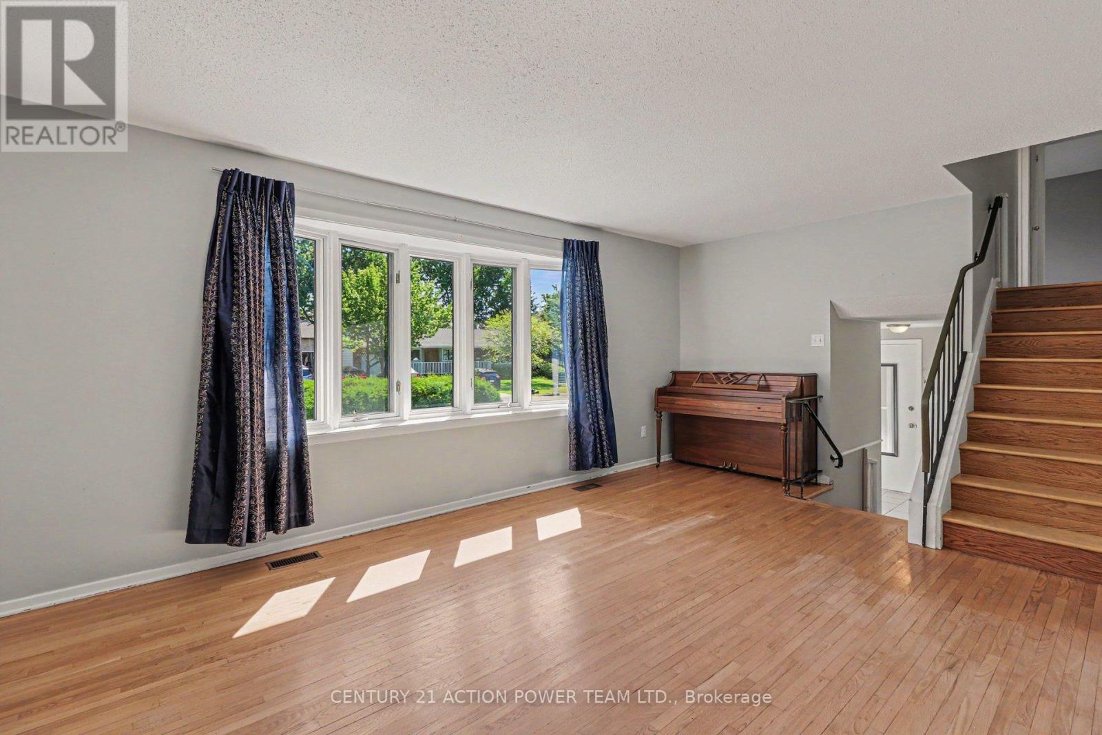 303 Hoylake Crescent, Ottawa, Ontario  K1E 1M1 - Photo 7 - X13235142