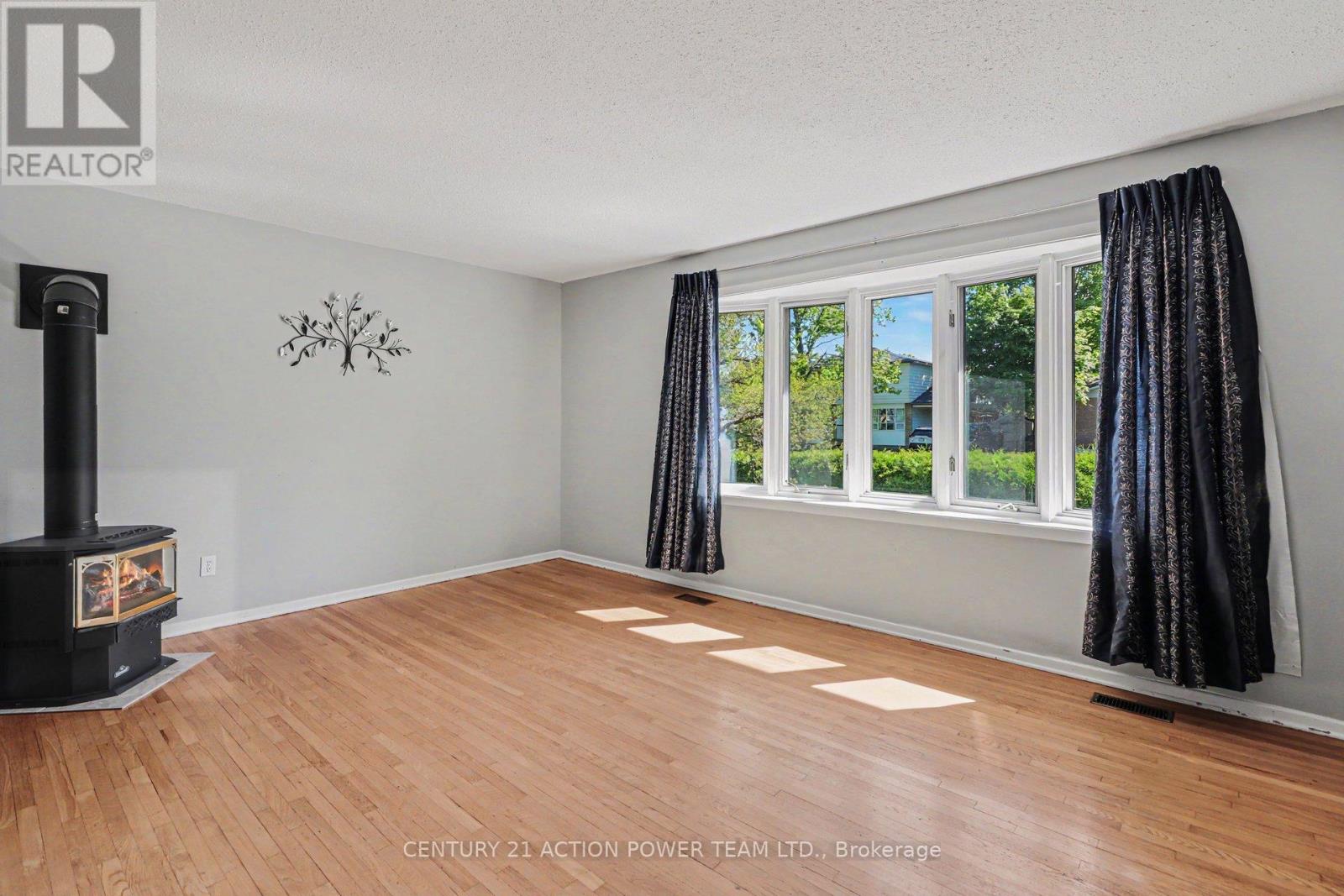 303 Hoylake Crescent, Ottawa, Ontario  K1E 1M1 - Photo 8 - X13235142