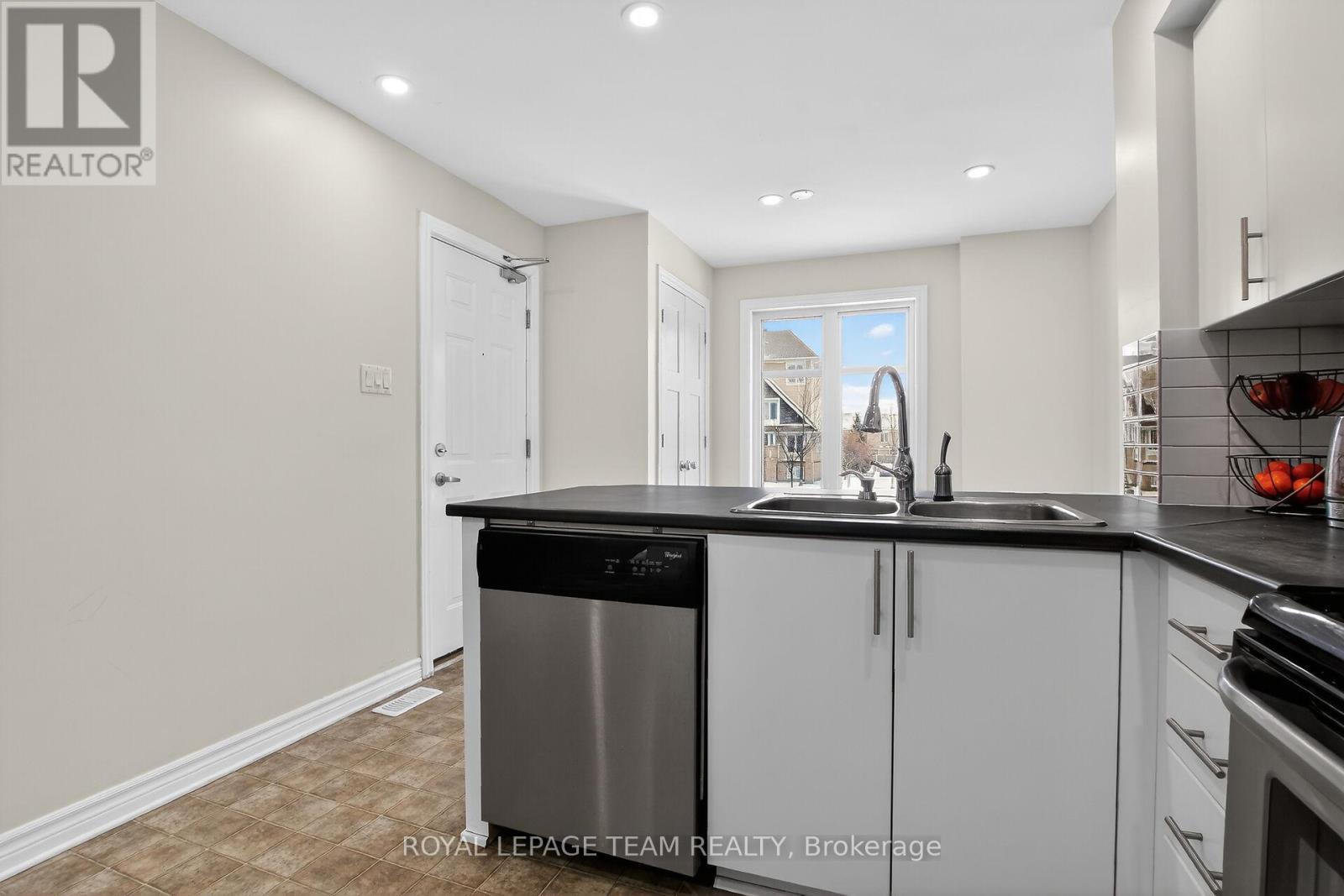 627b Chapman Mills Drive, Ottawa, Ontario  K2J 5T1 - Photo 8 - X13235154