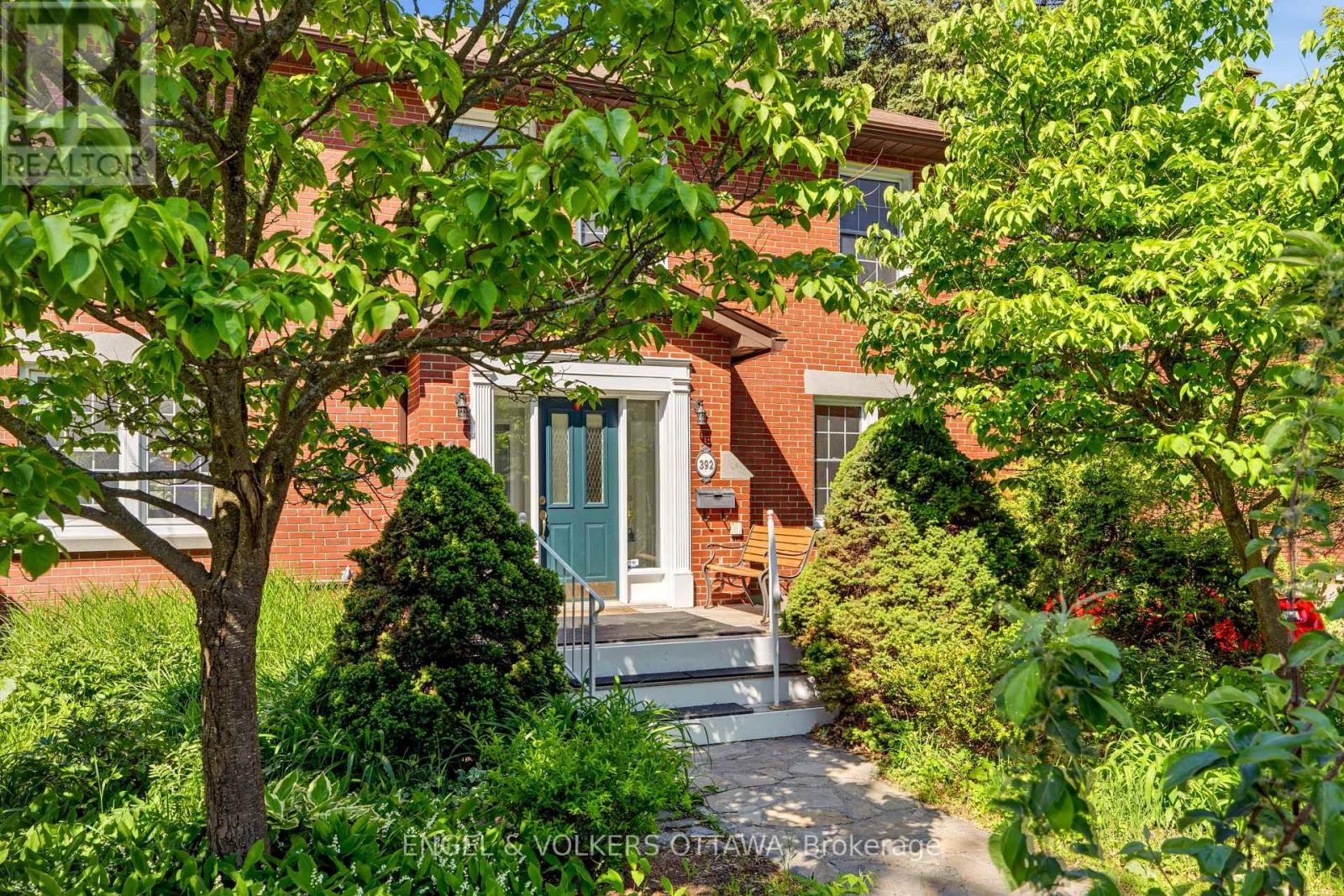 392 Piccadilly Avenue N, Ottawa, Ontario  K1Y 0H4 - Photo 2 - X13235350