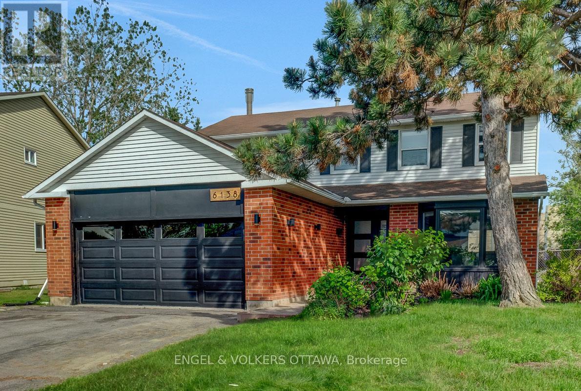 6138 Vineyard Drive, Ottawa, Ontario  K1C 2N6 - Photo 2 - X13236136