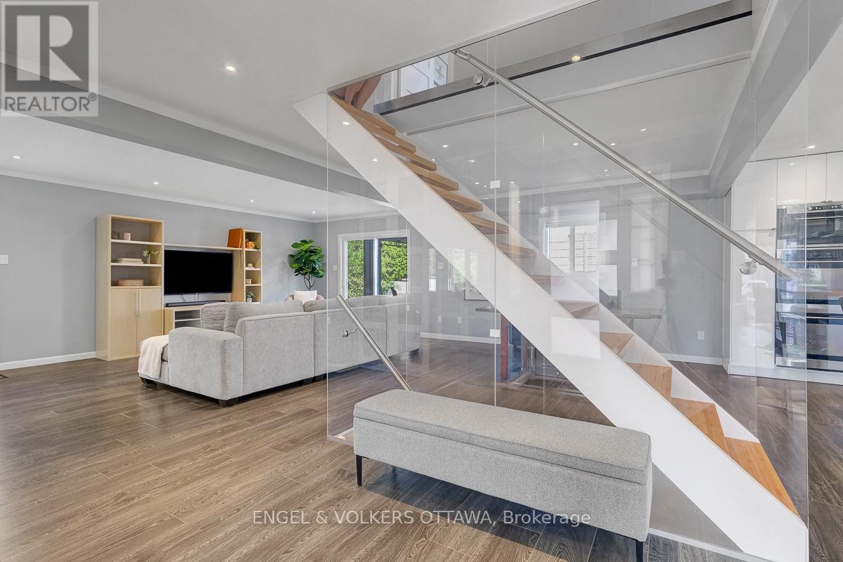 6138 Vineyard Drive, Ottawa, Ontario  K1C 2N6 - Photo 4 - X13236136