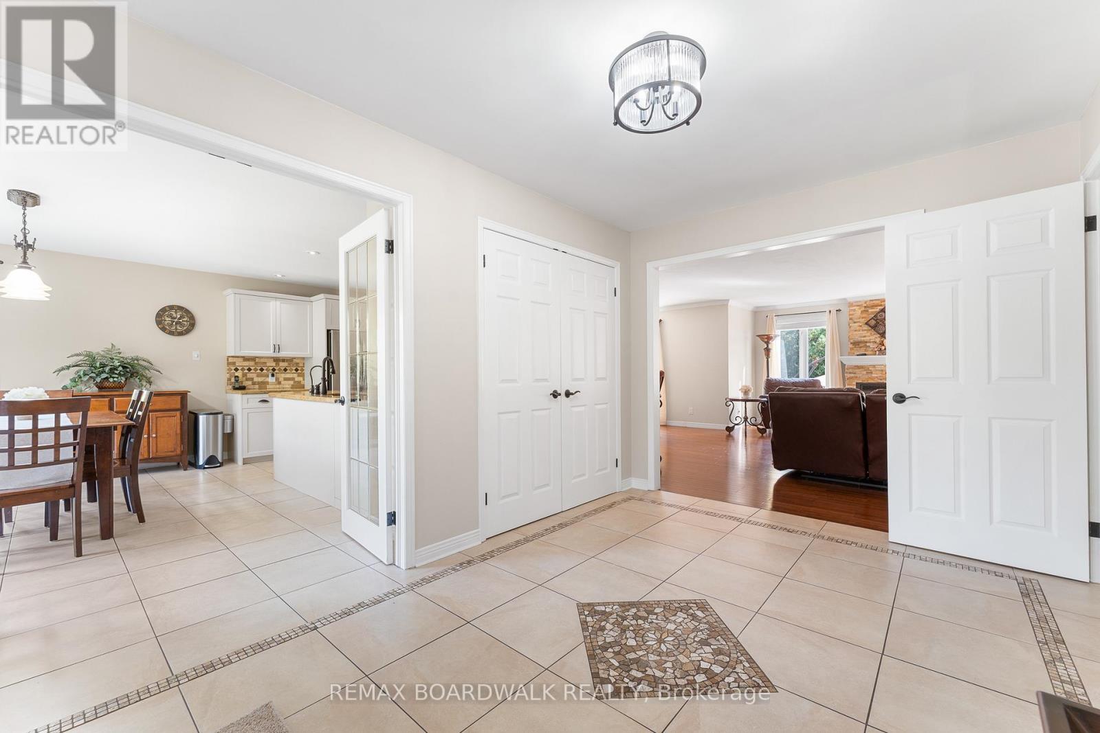 14 Panandrick View Drive, Ottawa, Ontario  K2W 1A5 - Photo 6 - X13236308