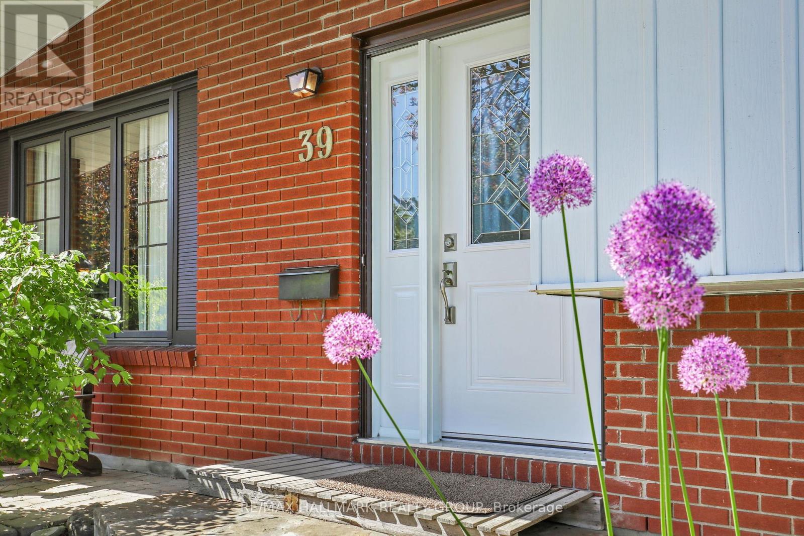 39 Biscayne Crescent, Ottawa, Ontario  K2E 5R9 - Photo 2 - X13236350