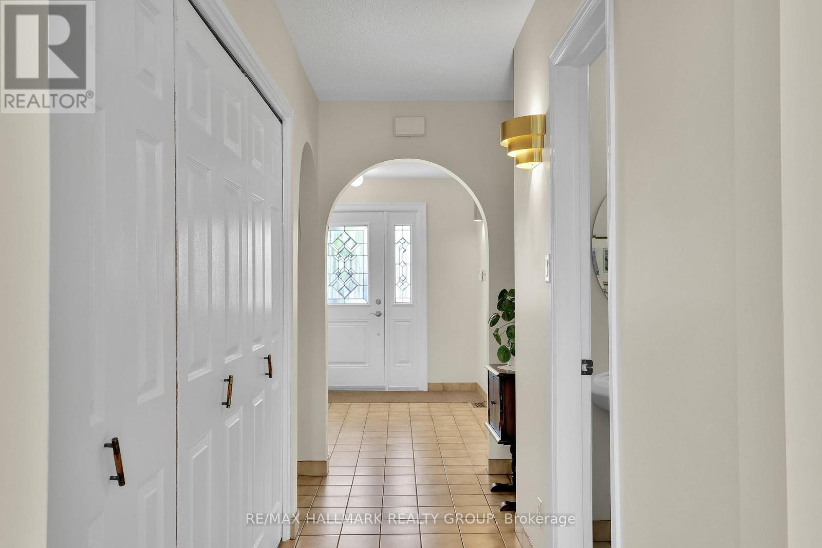 39 Biscayne Crescent, Ottawa, Ontario  K2E 5R9 - Photo 3 - X13236350