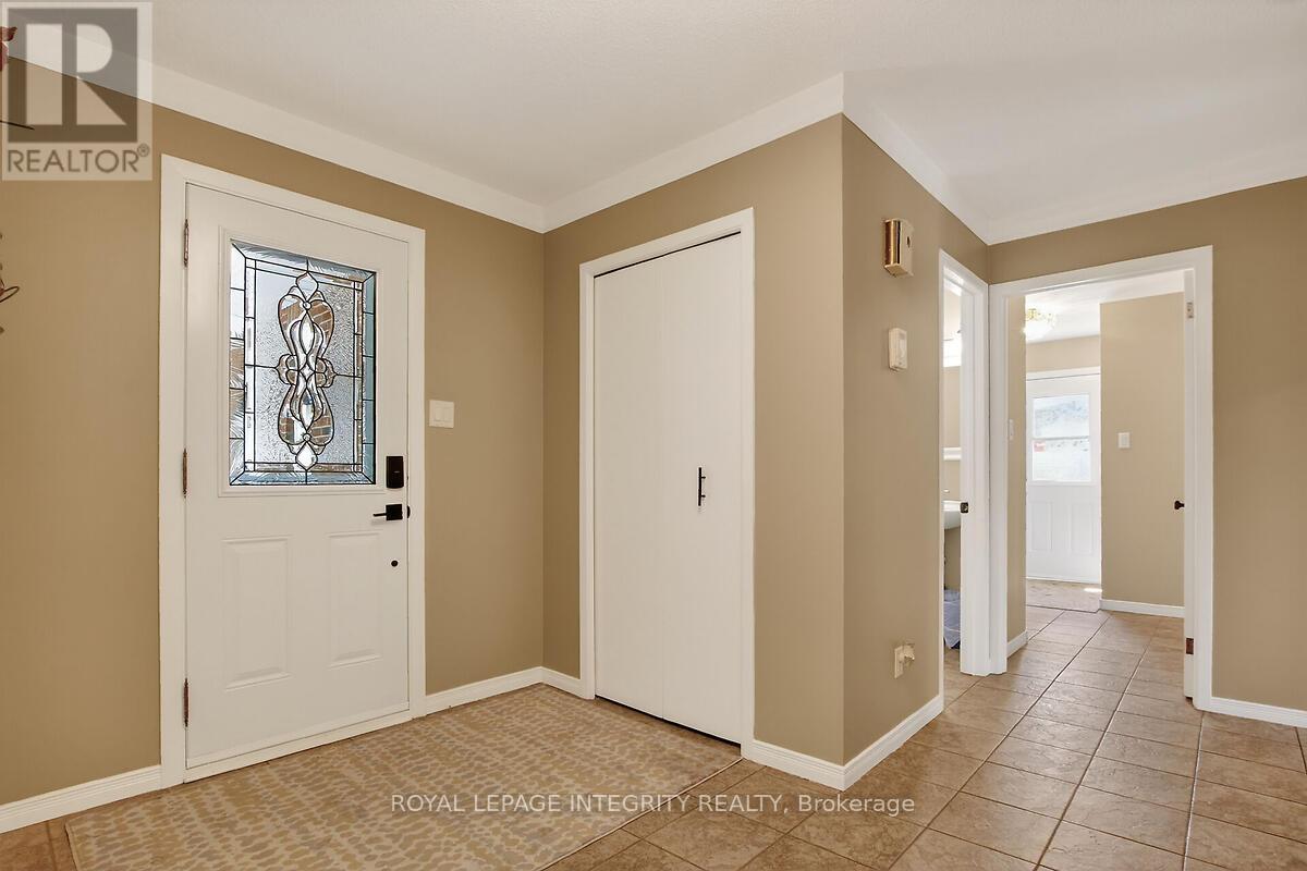 1646 Grey Nuns Drive, Ottawa, Ontario  K1C 1T7 - Photo 6 - X13236586