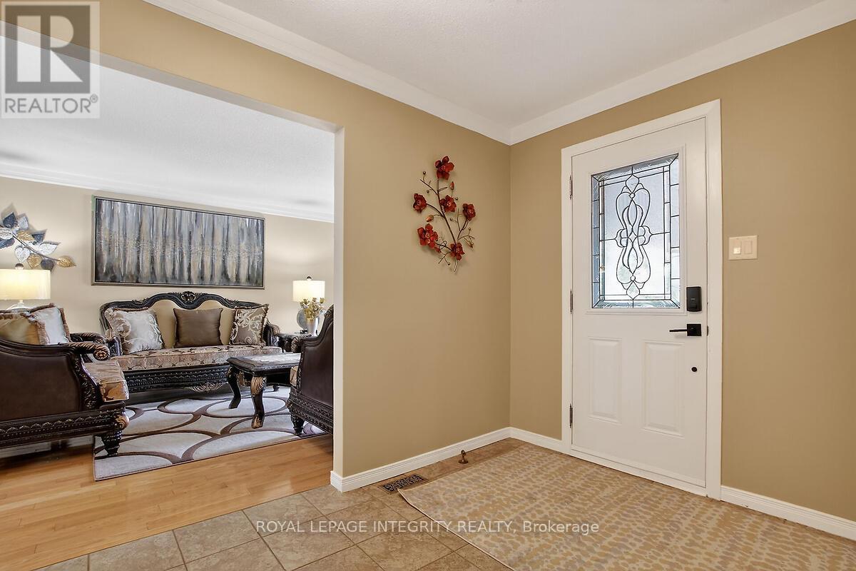 1646 Grey Nuns Drive, Ottawa, Ontario  K1C 1T7 - Photo 8 - X13236586