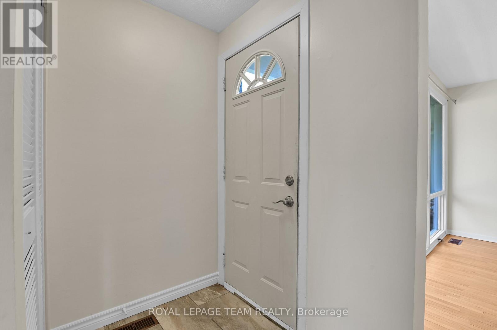 114 Chesterton Drive, Ottawa, Ontario  K2E 5T6 - Photo 3 - X13237014