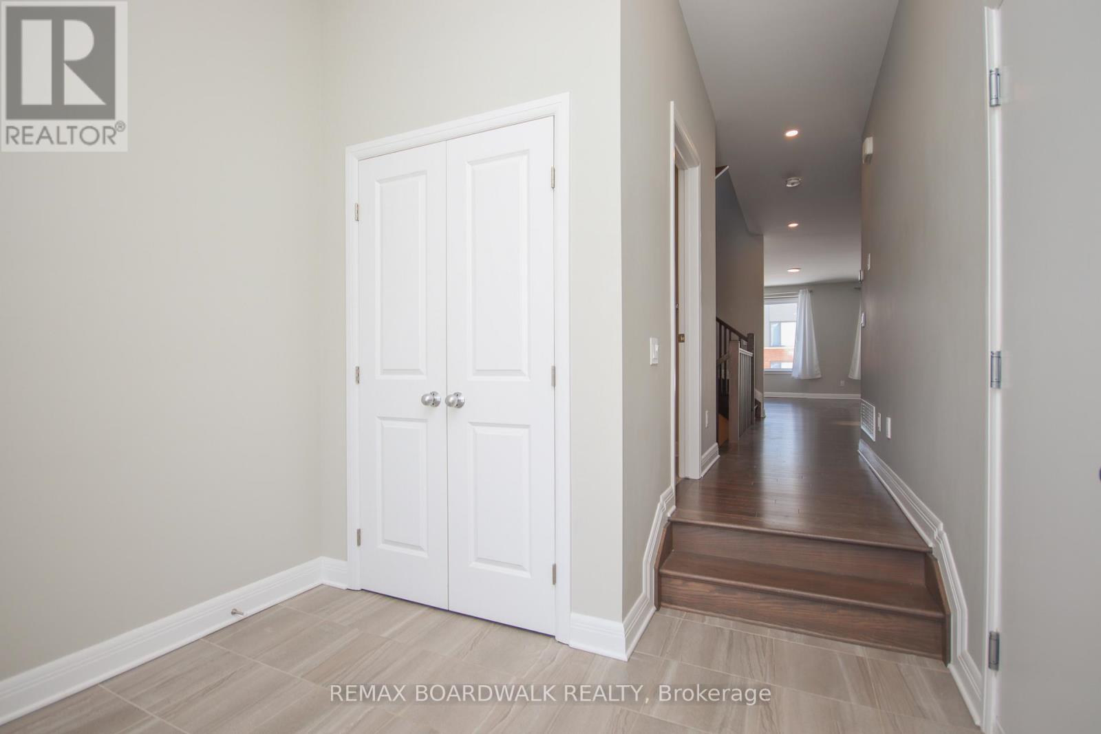 74 Michael Stoqua Street, Ottawa, Ontario  K1K 5A2 - Photo 3 - X13237826
